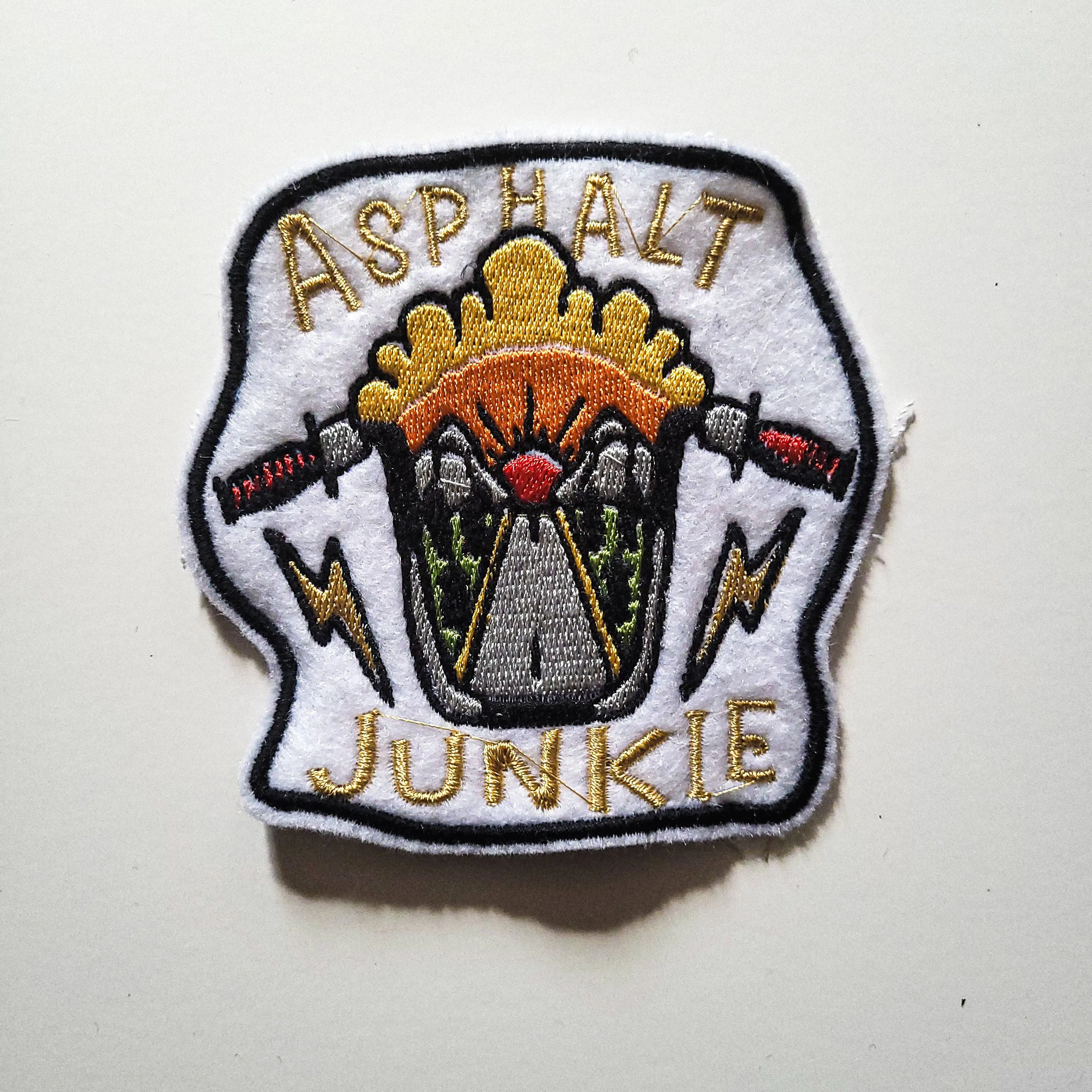 Patch brodé "Asphalt junkie"