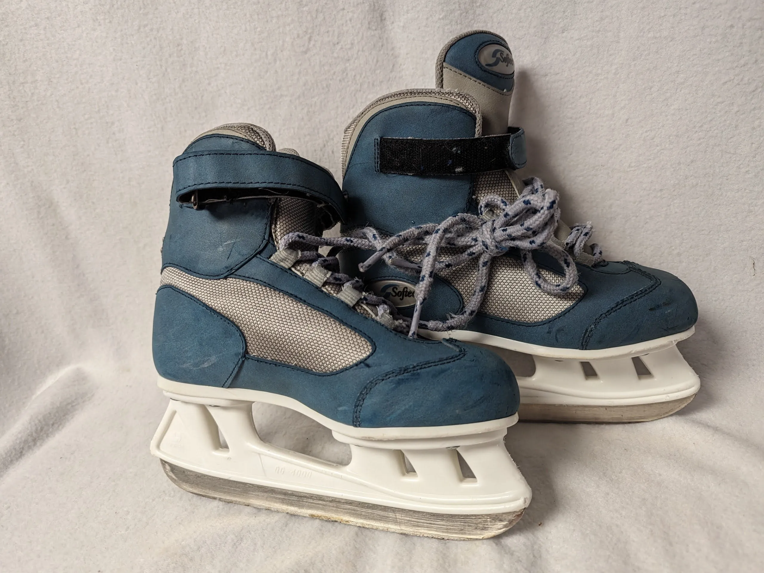 Softec Youth Hockey Ice Skates Size 2 Color Blue Condition Used