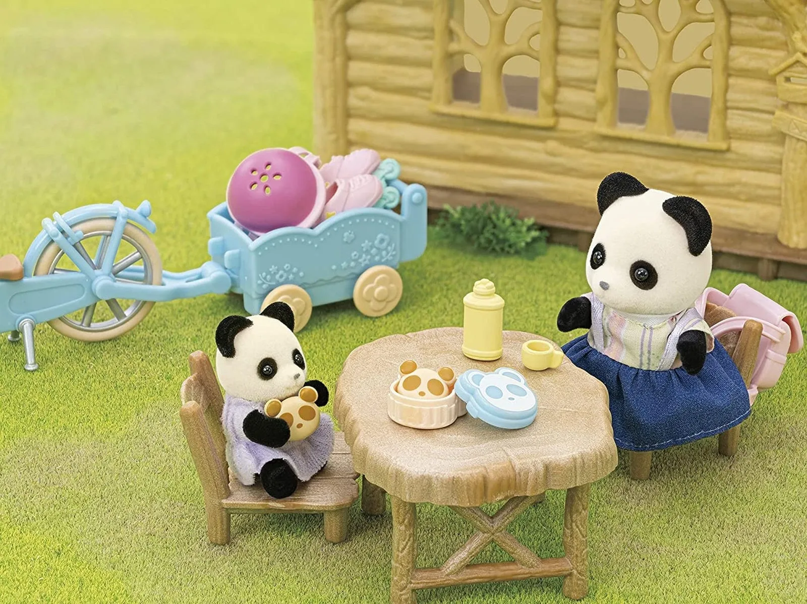 Sylvanian Families: Cycle & Skate Set - Panda Girl